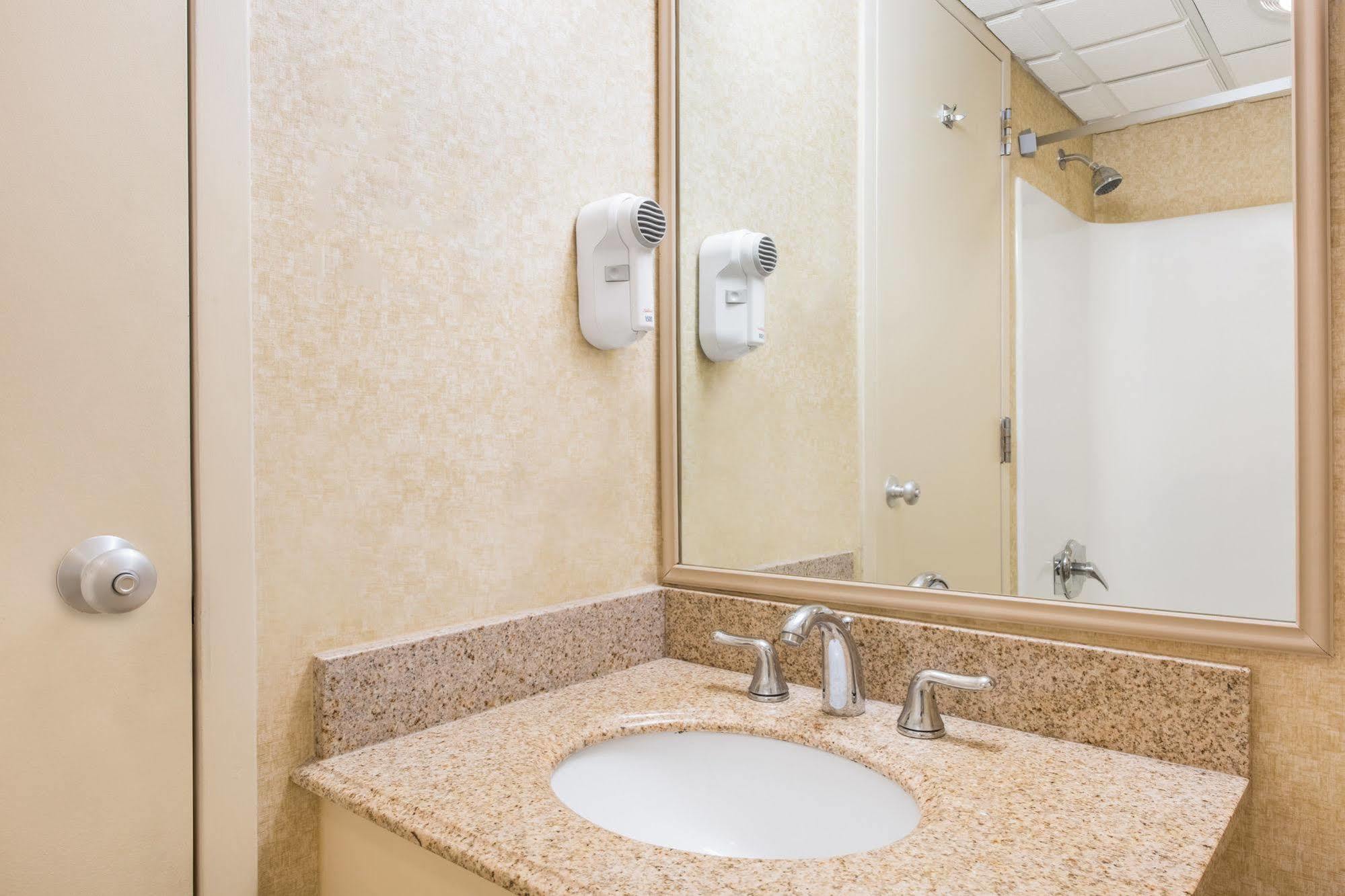 Howard Johnson By Wyndham Hershey Bagian luar foto