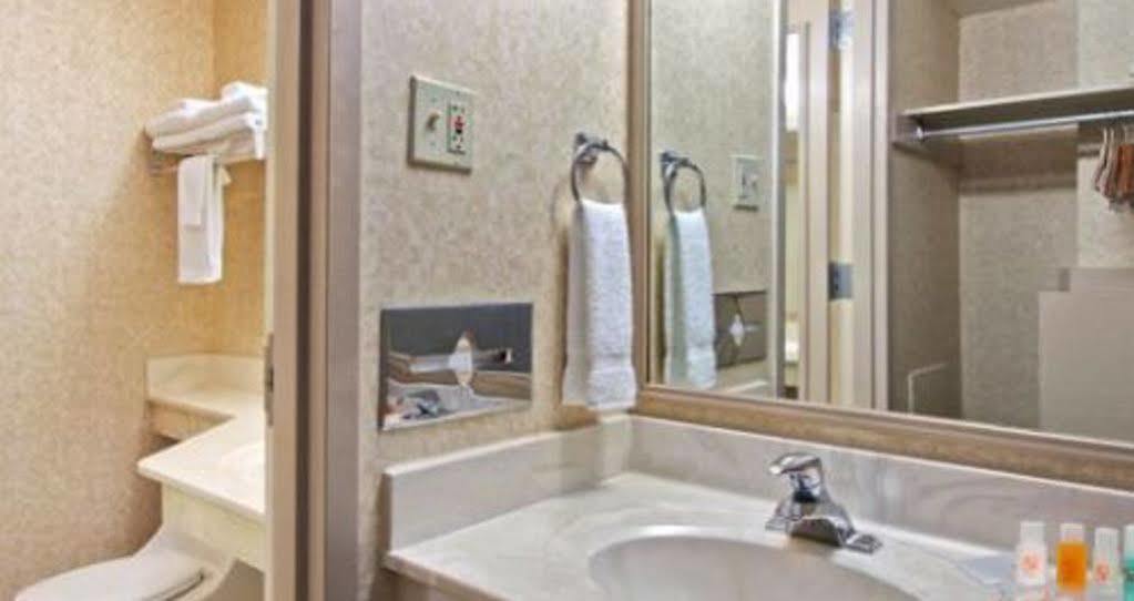 Howard Johnson By Wyndham Hershey Bagian luar foto